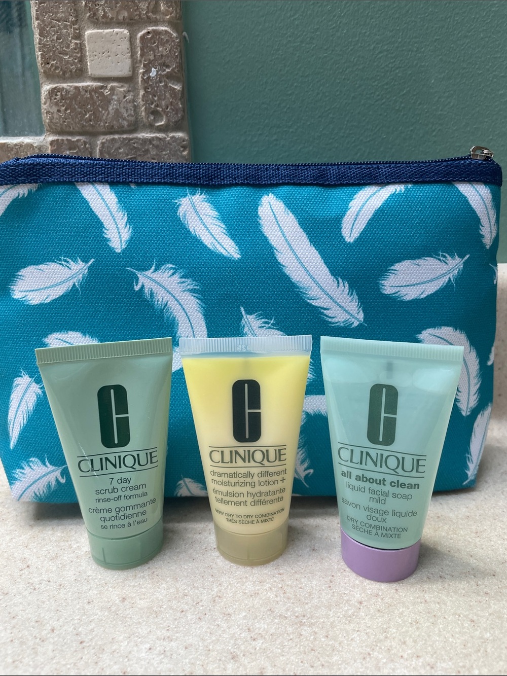 Clinique Mini Skincare Trio with Turquoise Feather Pouch